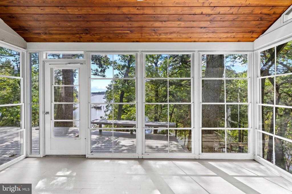 EDGEWATER WATERFRONT | 105 WALLACE MANOR ROAD