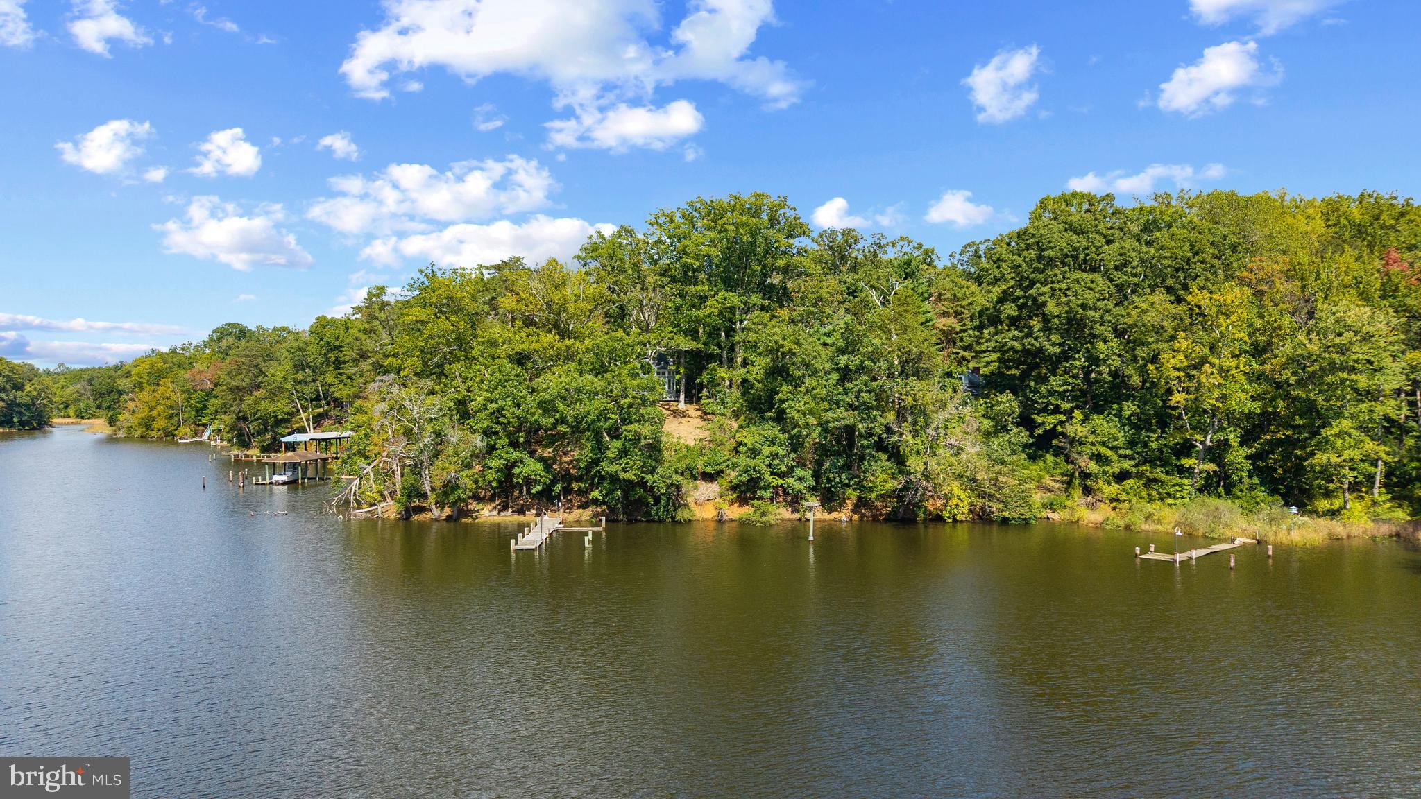 WATERFRONT | 105 WALLACE MANOR ROAD