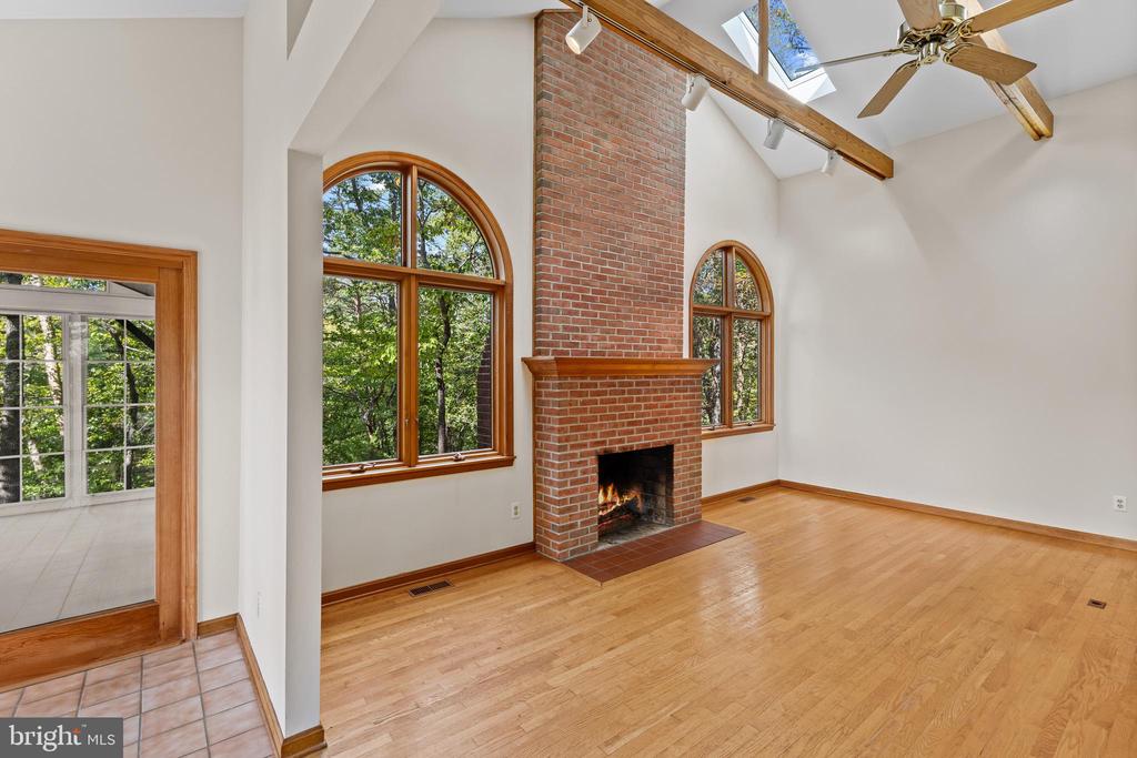 EDGEWATER WATERFRONT | 105 WALLACE MANOR ROAD