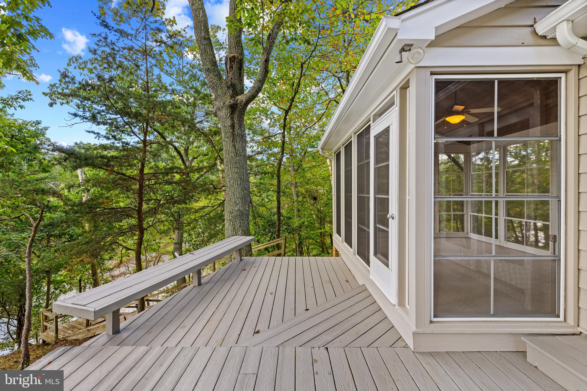 WATERFRONT | 105 WALLACE MANOR ROAD