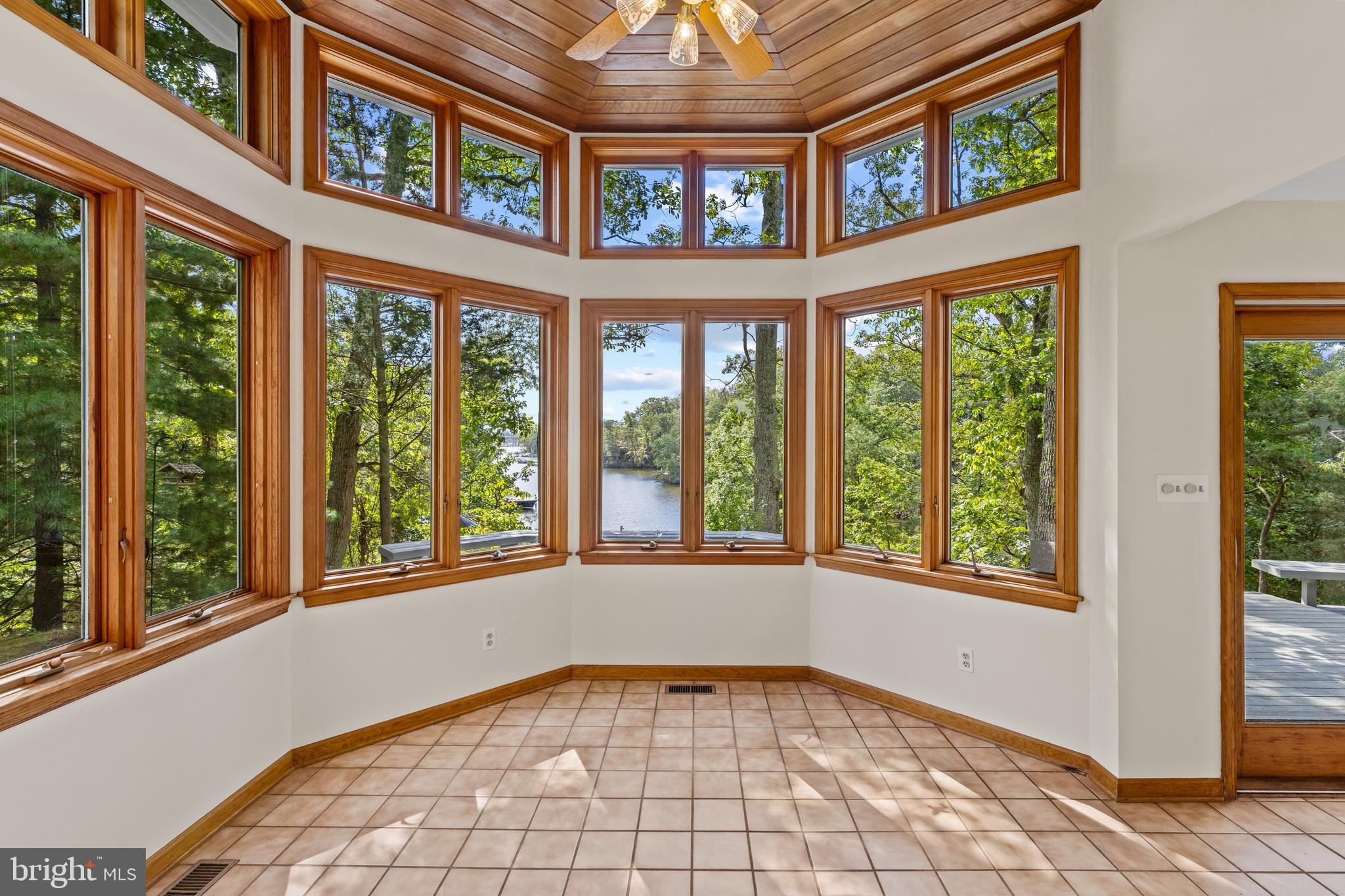 WATERFRONT | 105 WALLACE MANOR ROAD