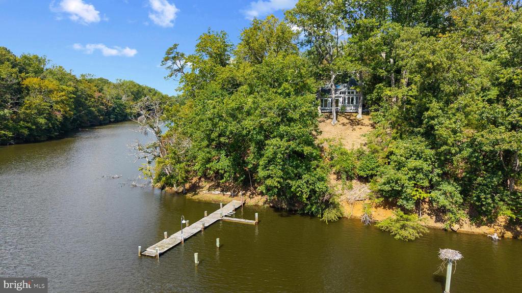 EDGEWATER WATERFRONT | 105 WALLACE MANOR ROAD