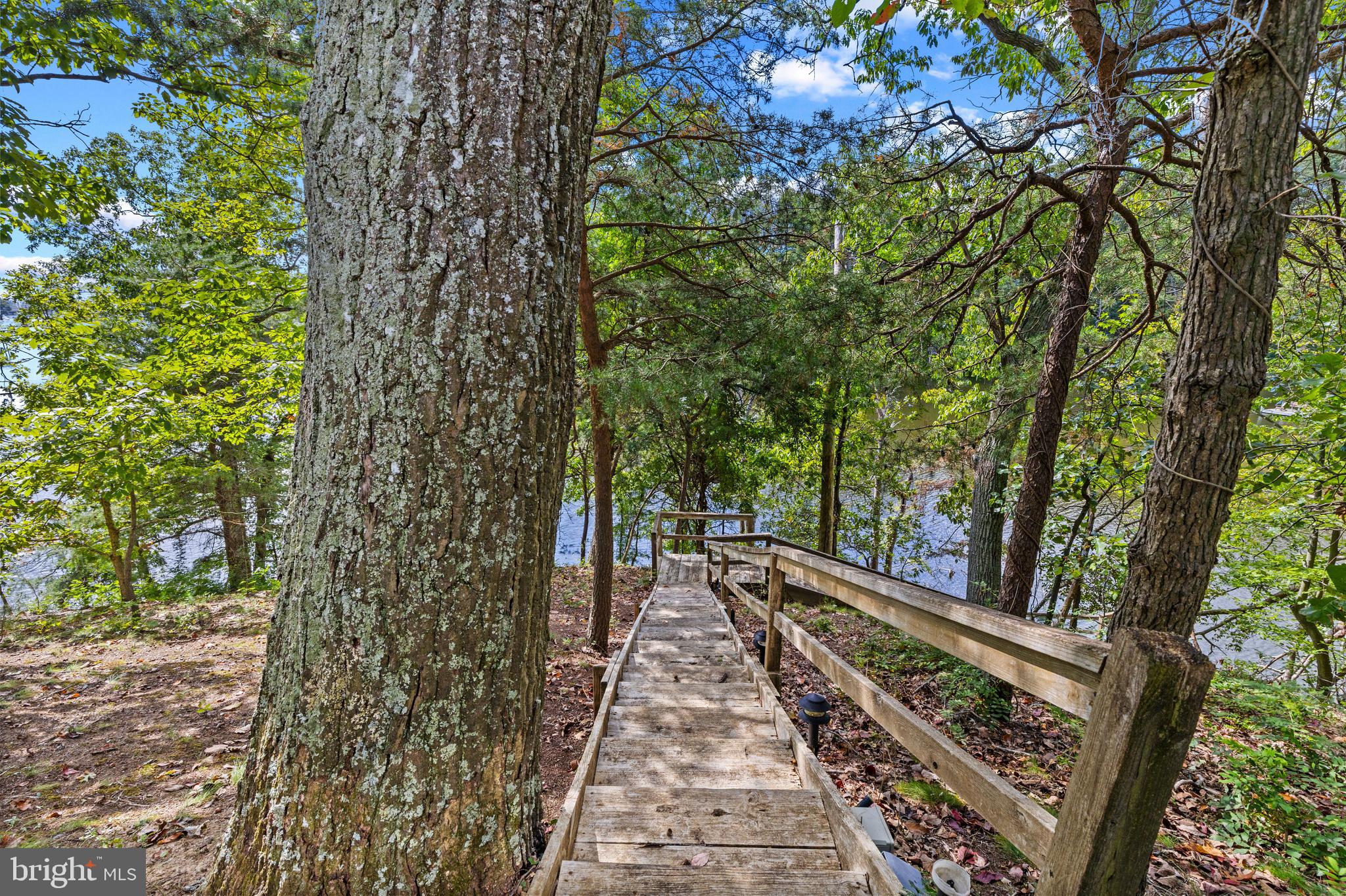 WATERFRONT | 105 WALLACE MANOR ROAD