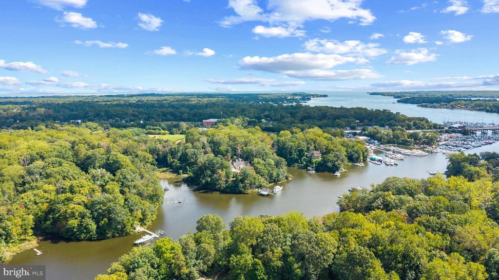 EDGEWATER WATERFRONT | 105 WALLACE MANOR ROAD