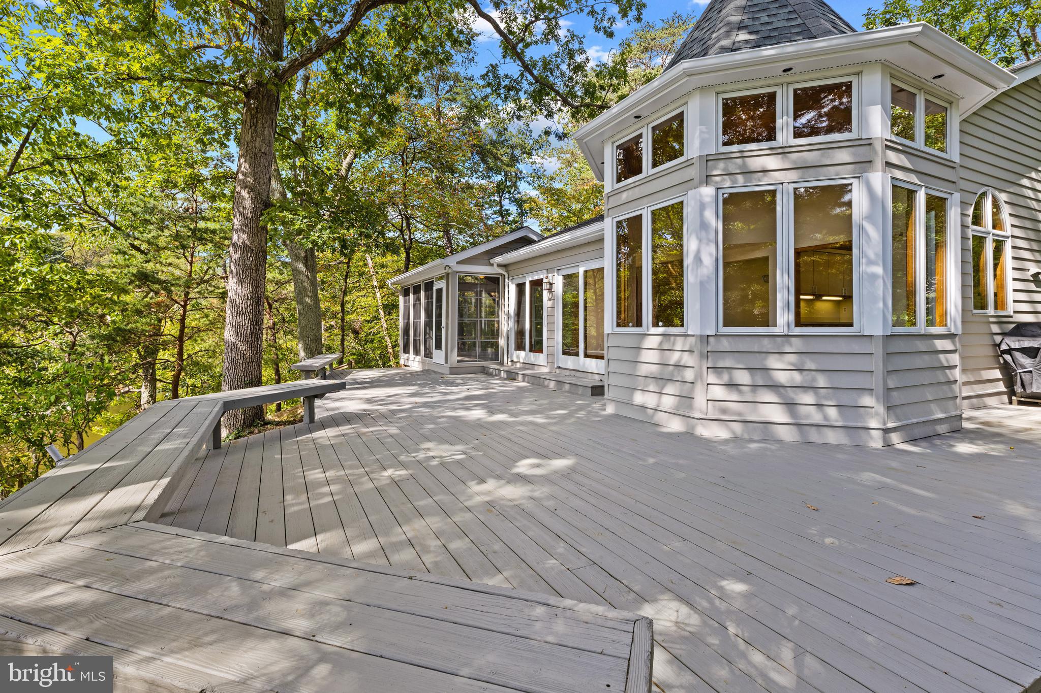 WATERFRONT | 105 WALLACE MANOR ROAD