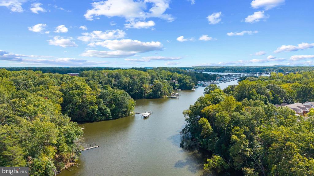 EDGEWATER WATERFRONT | 105 WALLACE MANOR ROAD