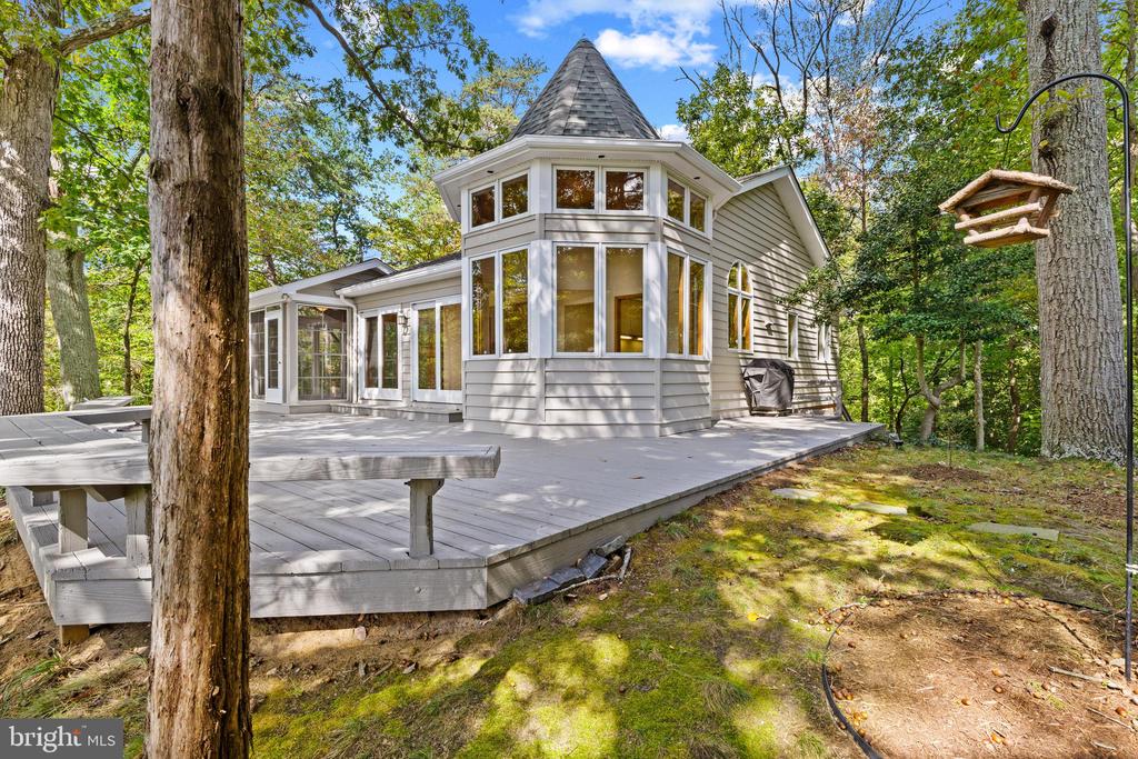 EDGEWATER WATERFRONT | 105 WALLACE MANOR ROAD