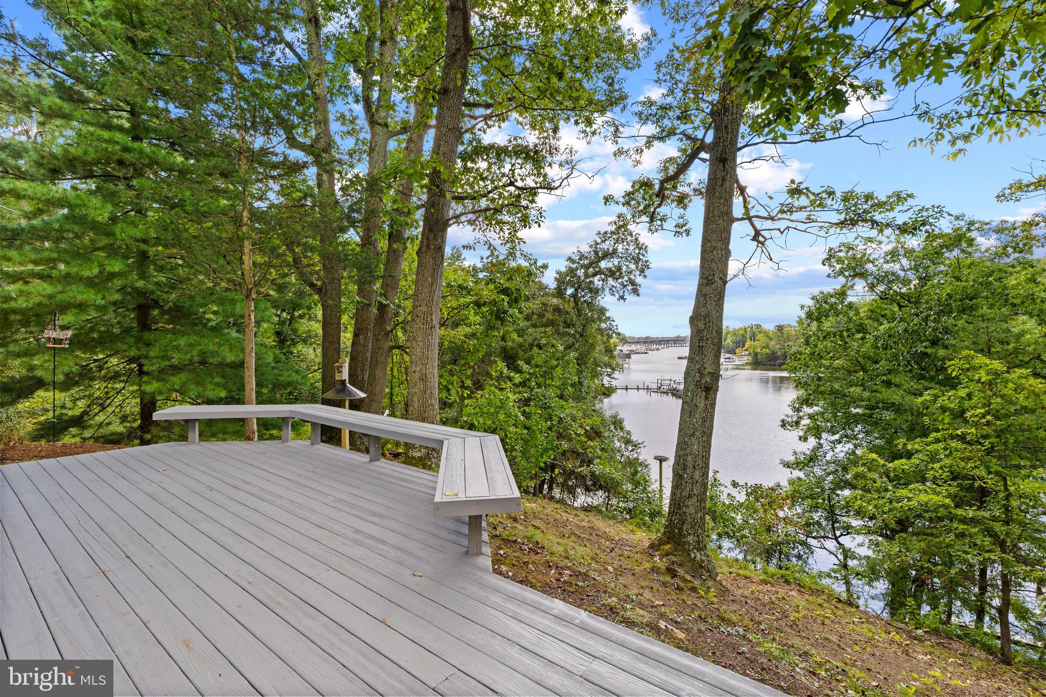 WATERFRONT | 105 WALLACE MANOR ROAD