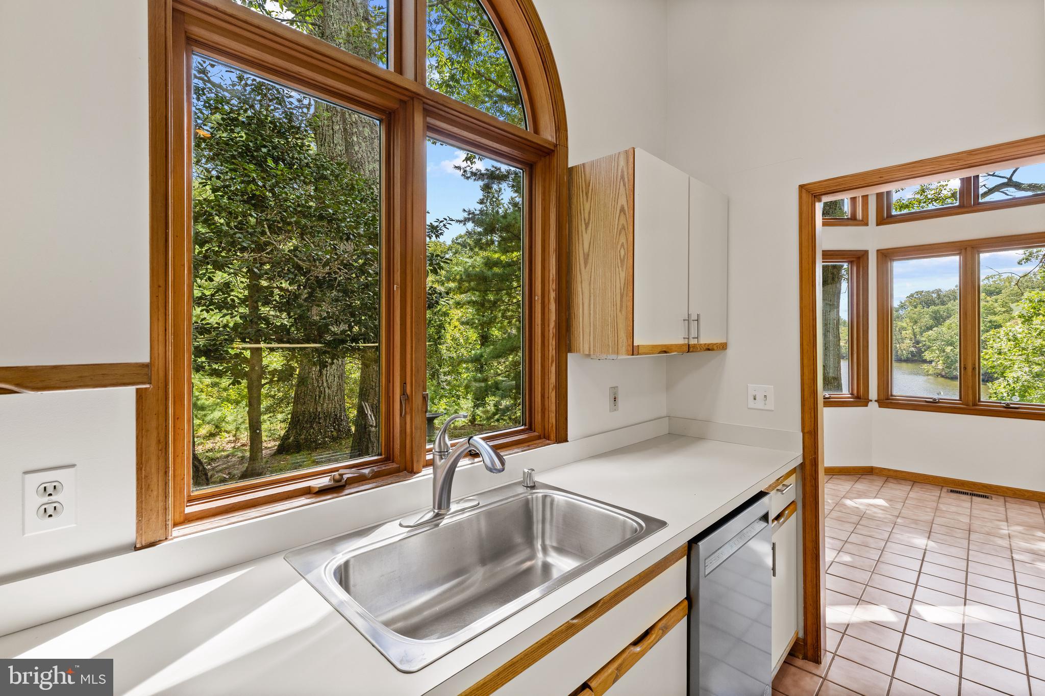 WATERFRONT | 105 WALLACE MANOR ROAD