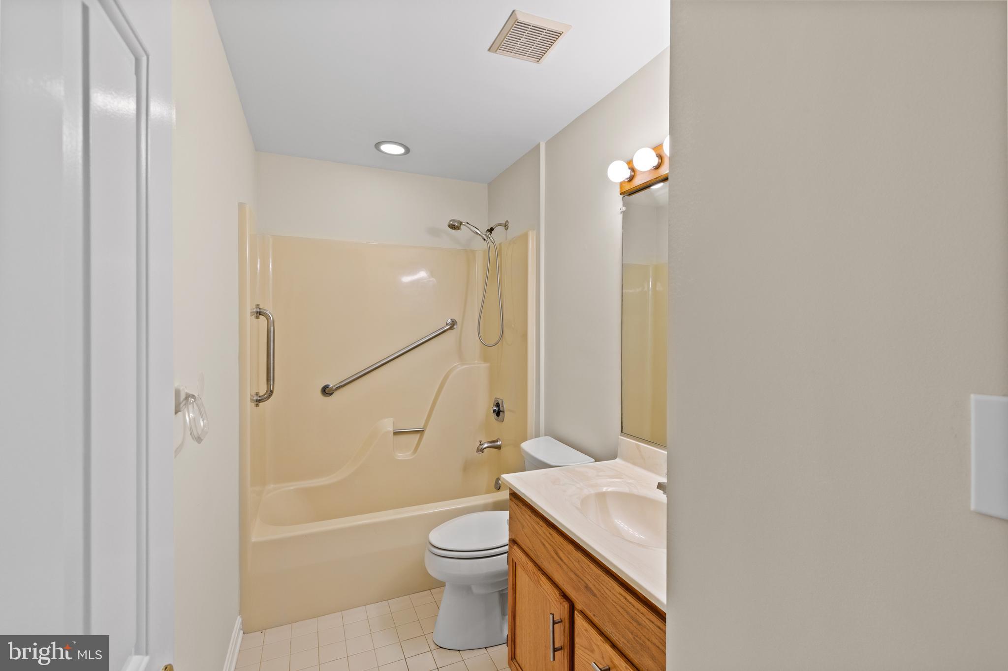 WATERFRONT | 105 WALLACE MANOR ROAD