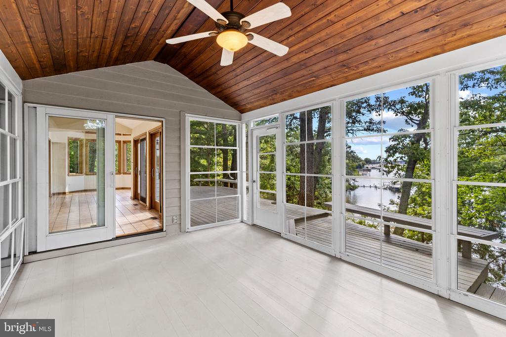EDGEWATER WATERFRONT | 105 WALLACE MANOR ROAD