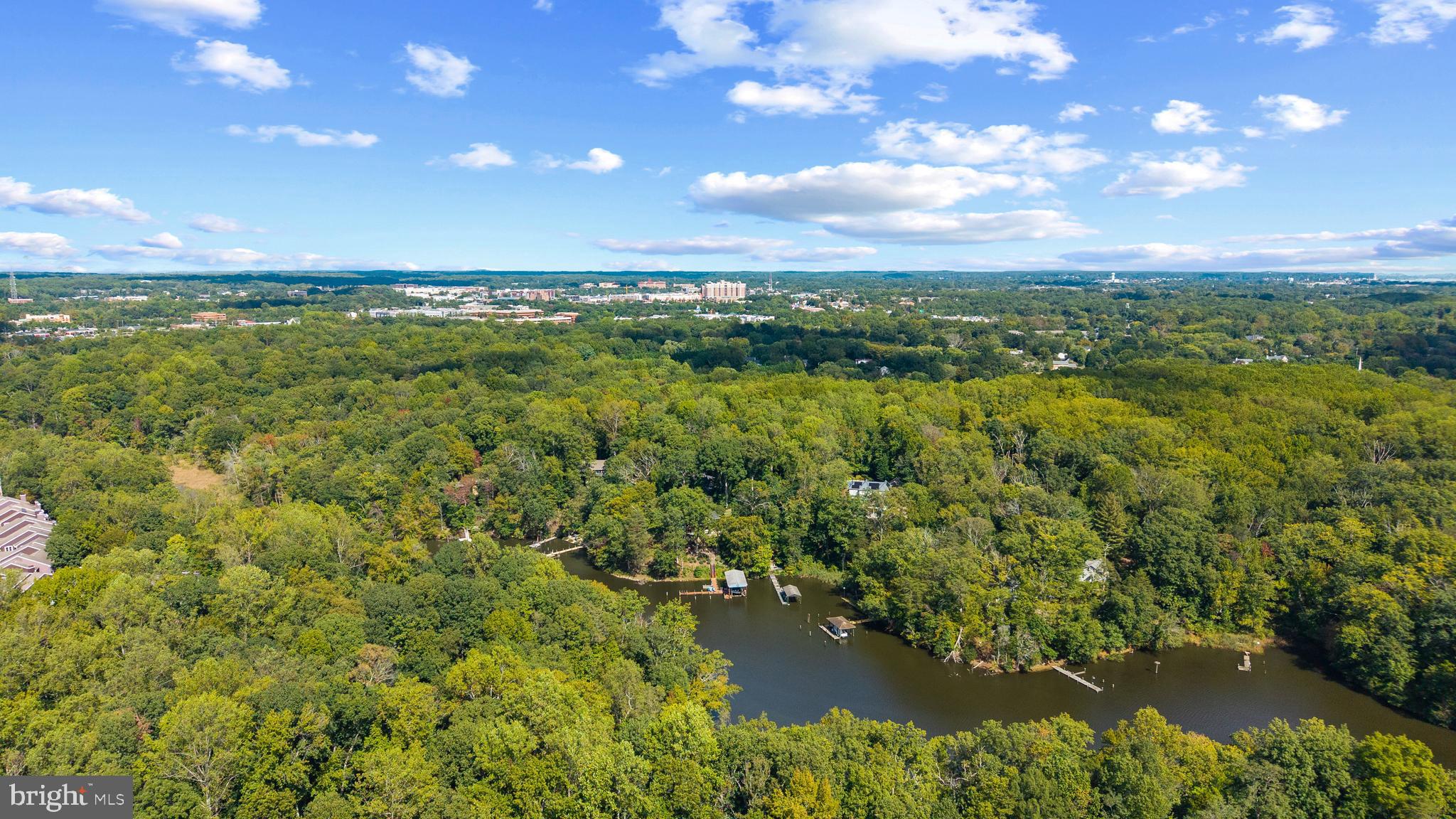 WATERFRONT | 105 WALLACE MANOR ROAD