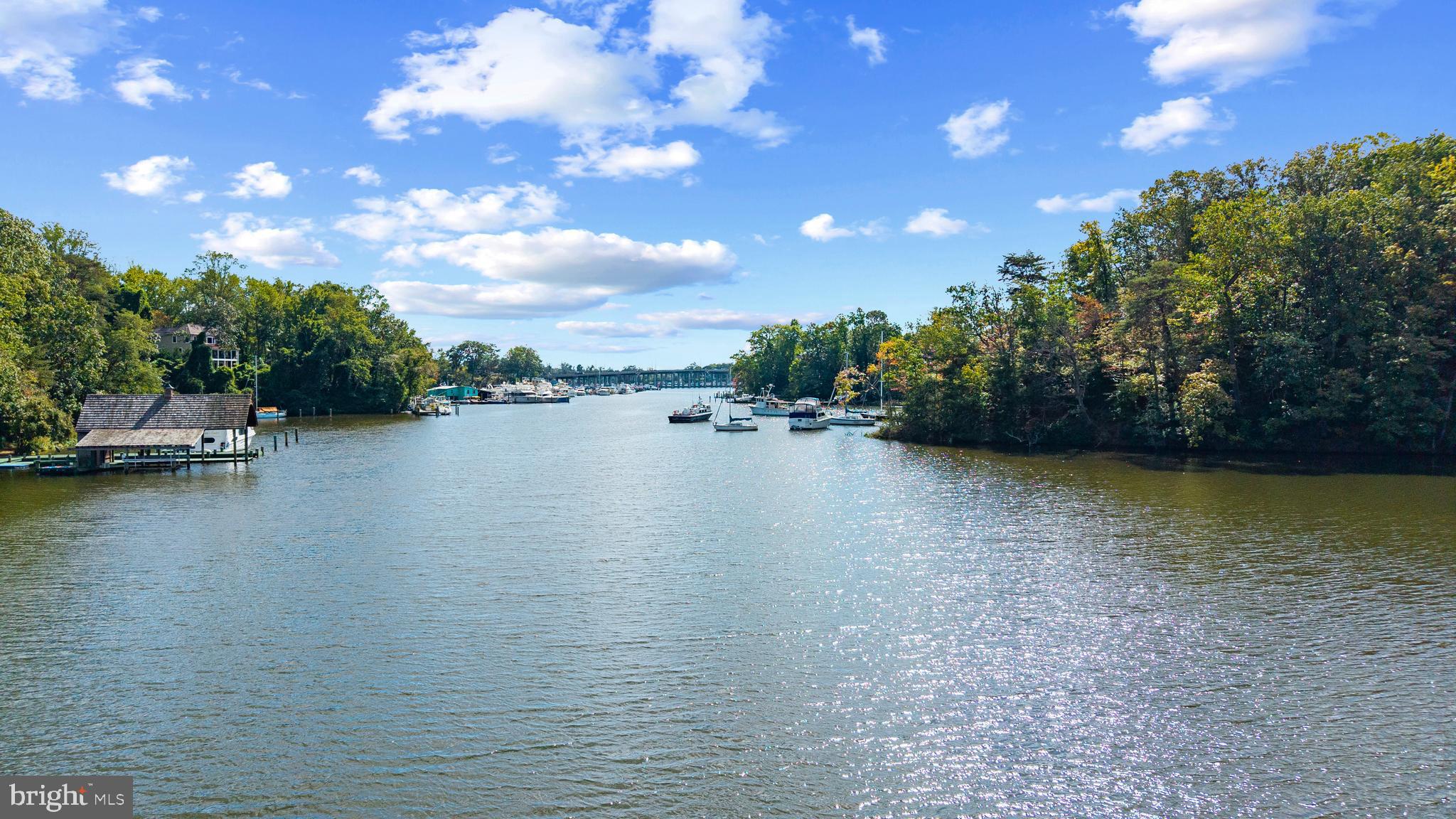 WATERFRONT | 105 WALLACE MANOR ROAD