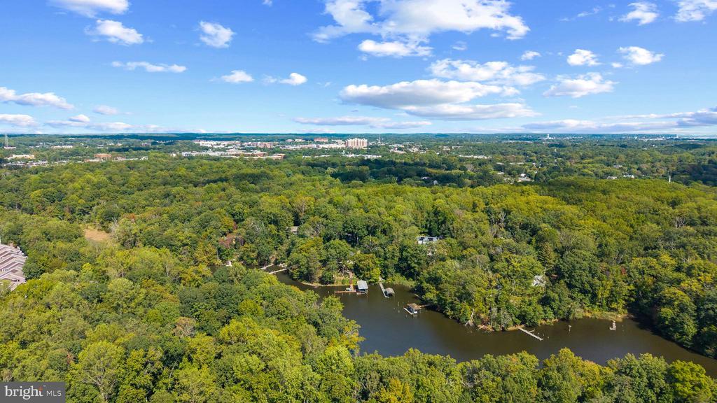 EDGEWATER WATERFRONT | 105 WALLACE MANOR ROAD