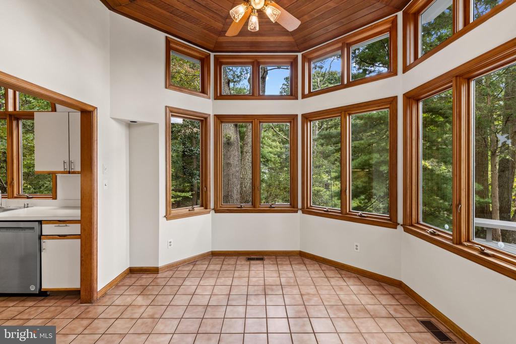 EDGEWATER WATERFRONT | 105 WALLACE MANOR ROAD