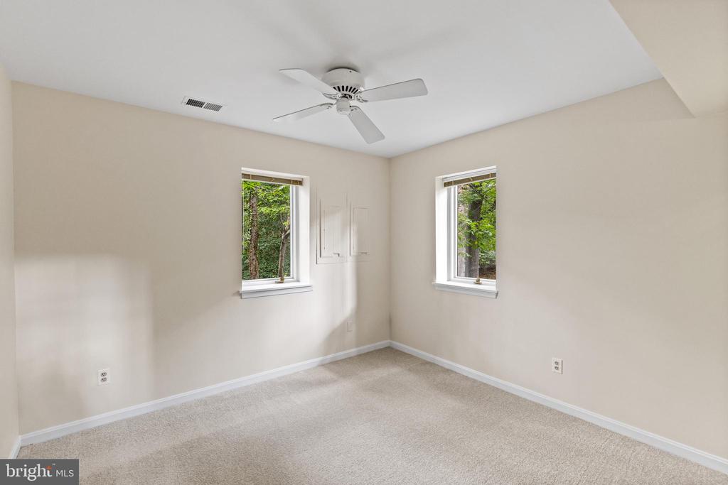 EDGEWATER WATERFRONT | 105 WALLACE MANOR ROAD