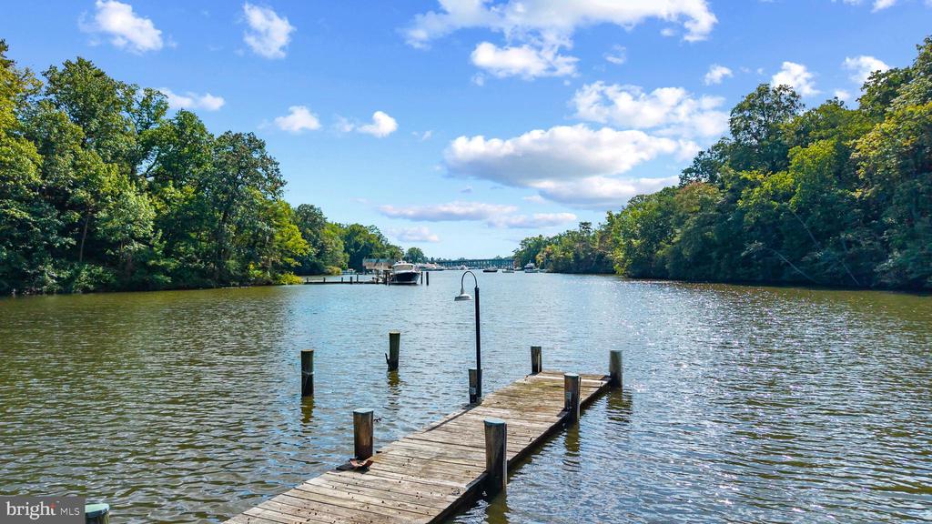 EDGEWATER WATERFRONT | 105 WALLACE MANOR ROAD