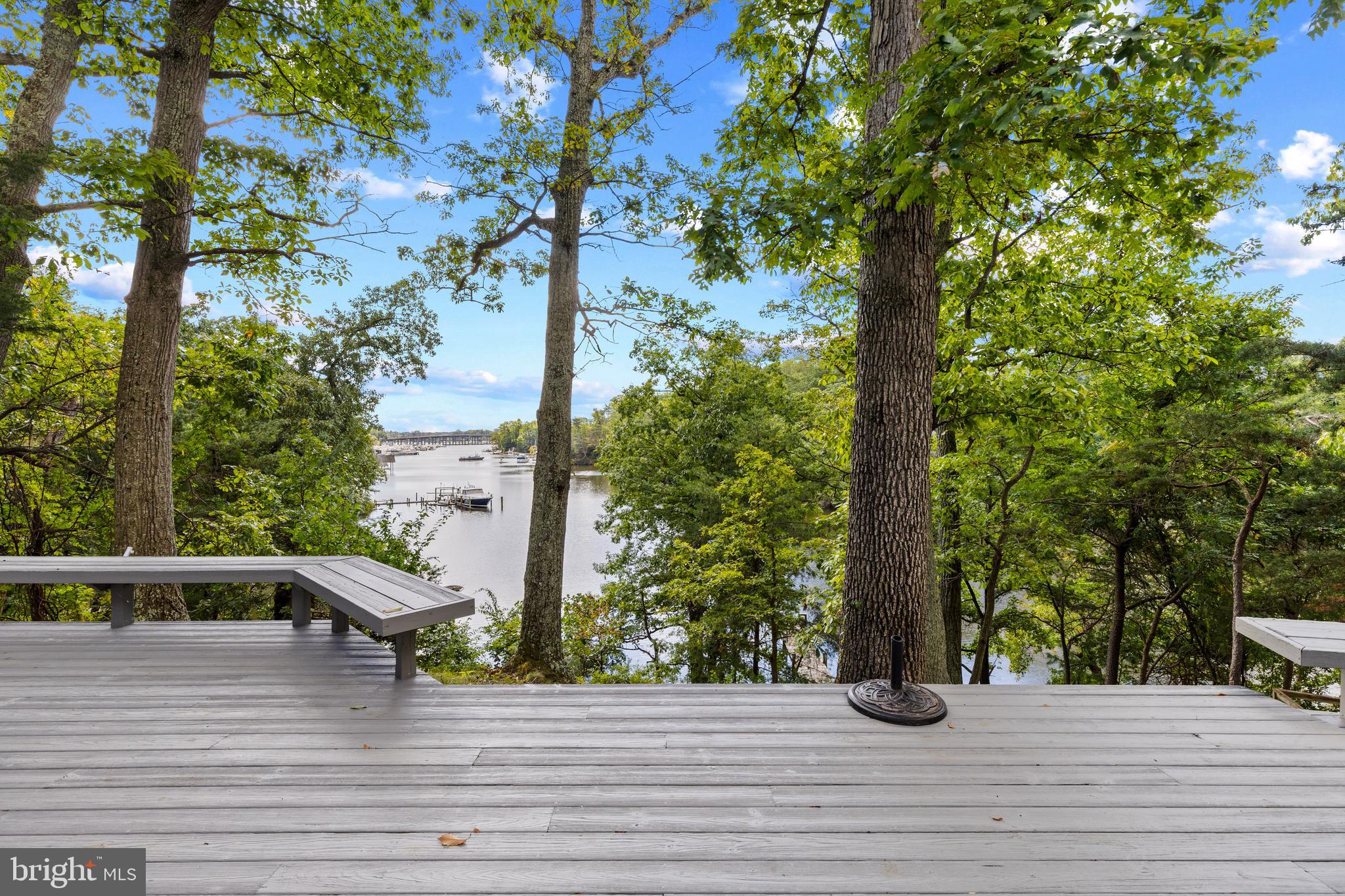 WATERFRONT | 105 WALLACE MANOR ROAD