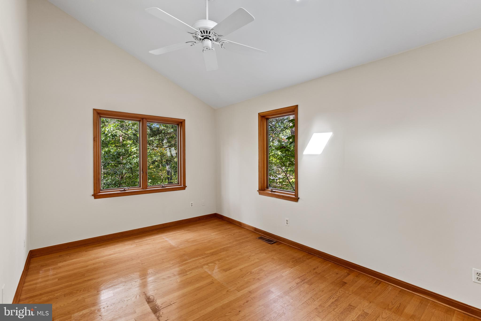 WATERFRONT | 105 WALLACE MANOR ROAD