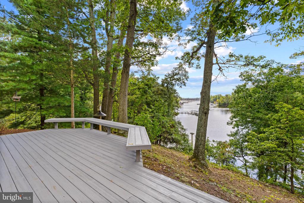 EDGEWATER WATERFRONT | 105 WALLACE MANOR ROAD