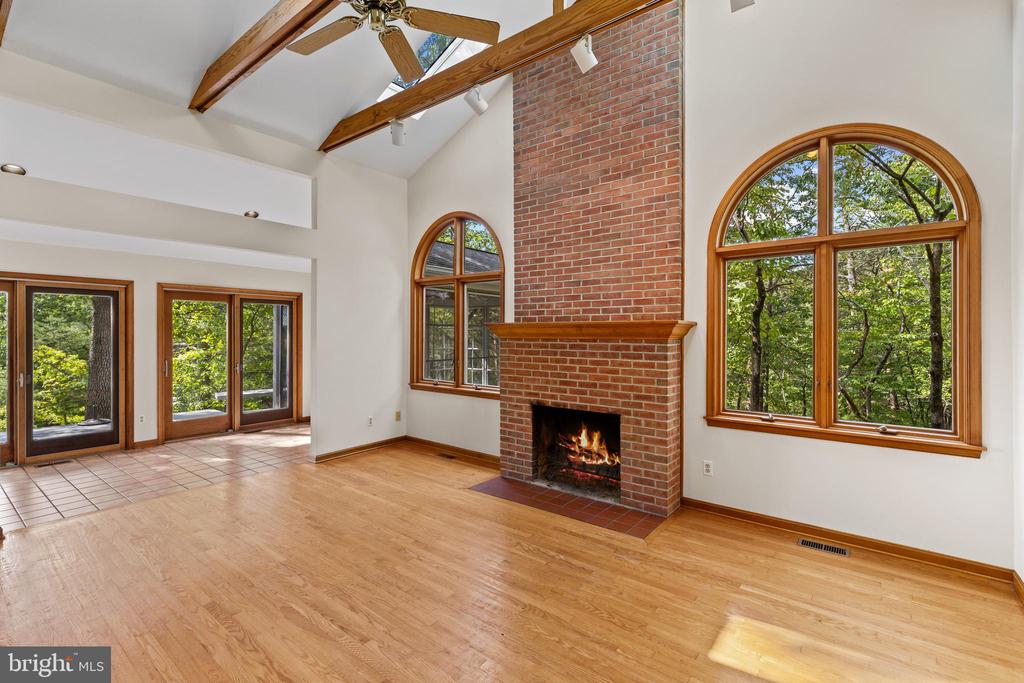 EDGEWATER WATERFRONT | 105 WALLACE MANOR ROAD