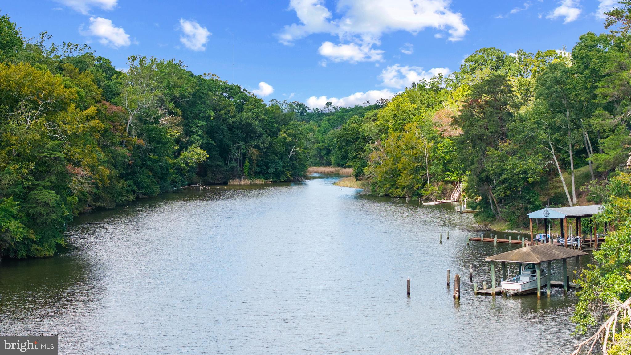 WATERFRONT | 105 WALLACE MANOR ROAD