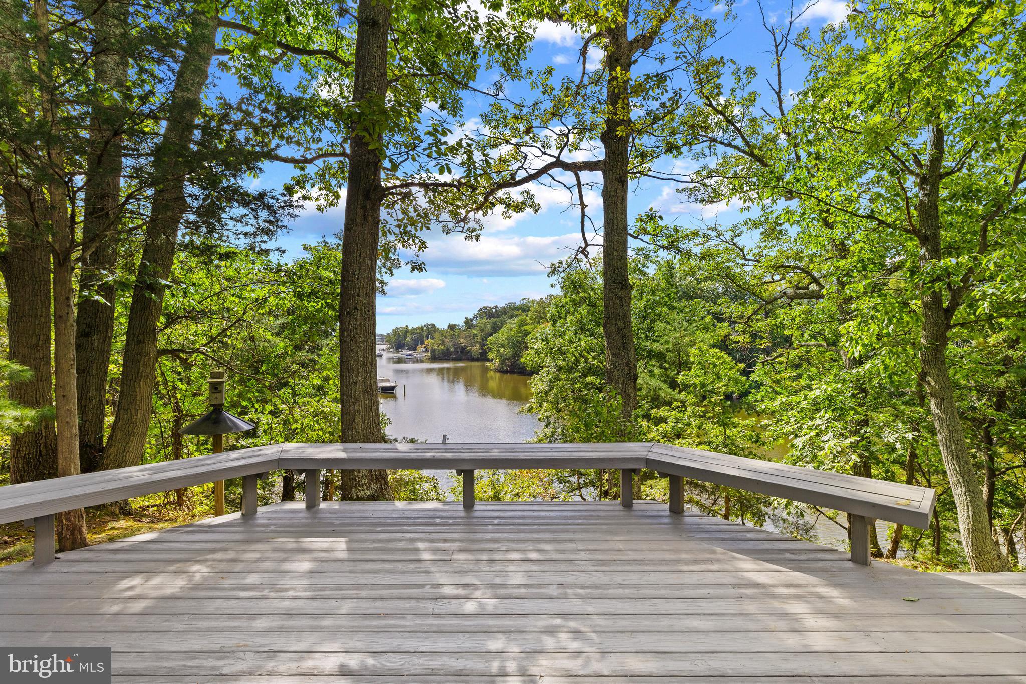 WATERFRONT | 105 WALLACE MANOR ROAD