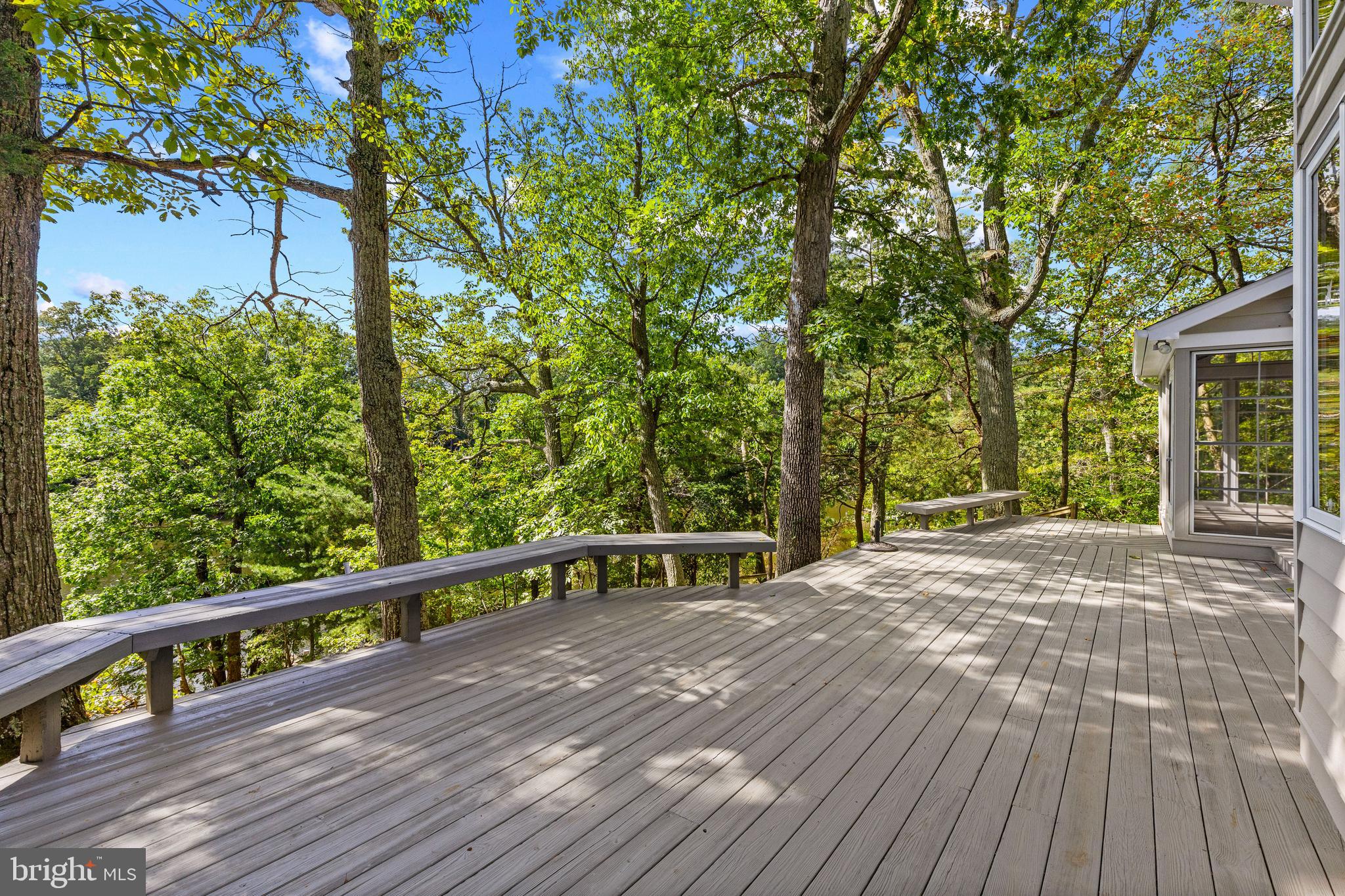 WATERFRONT | 105 WALLACE MANOR ROAD