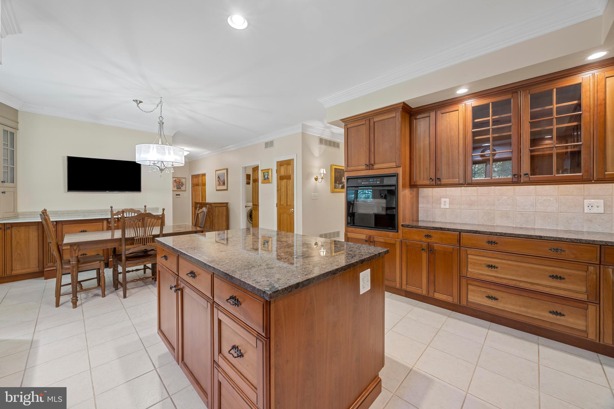 CROWNSVILLE LUXURY | 1603 UPTON SCOTT WAY 