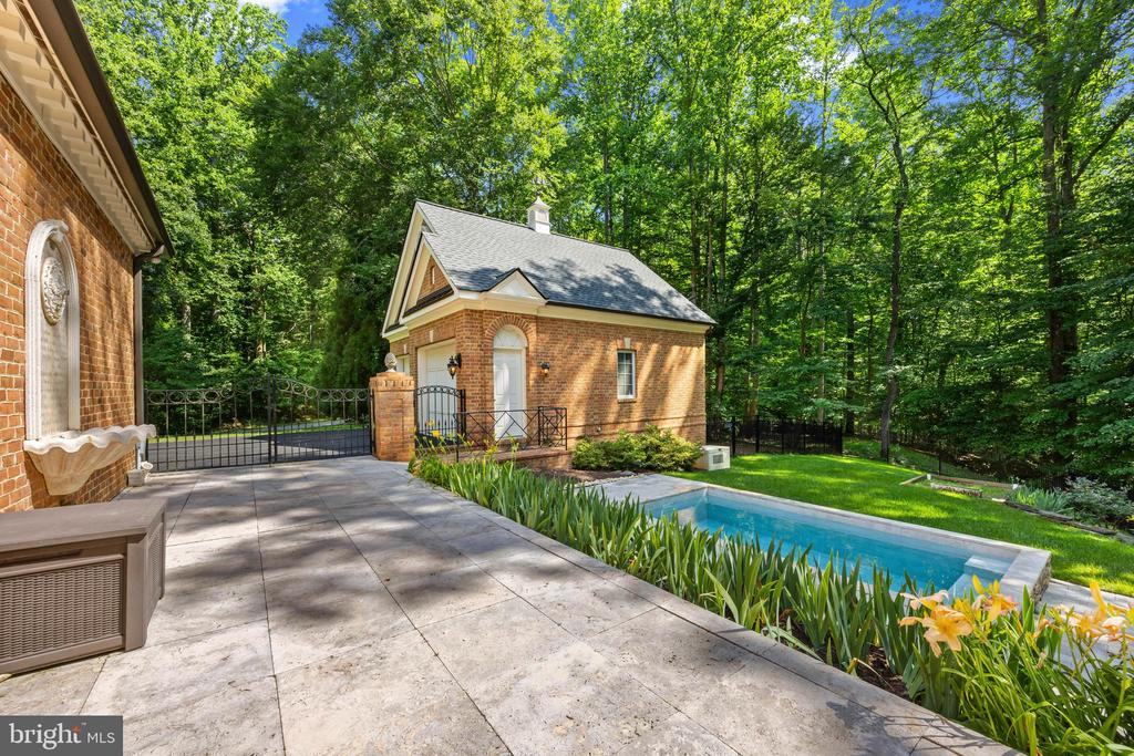 CROWNSVILLE LUXURY | 1603 UPTON SCOTT WAY 