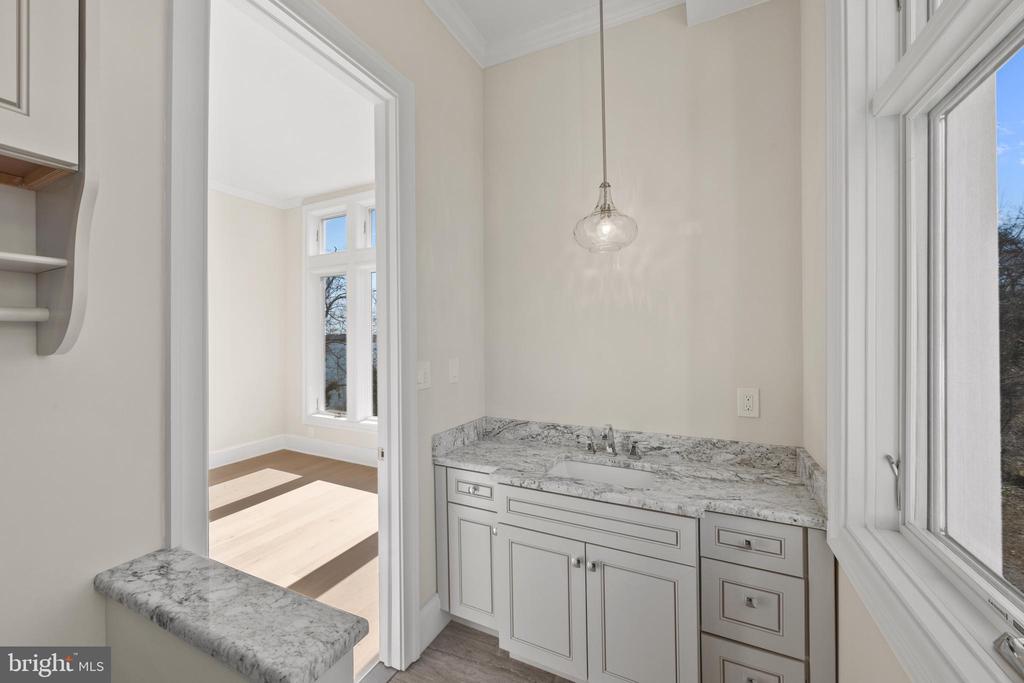 DOBBINS ISLAND | 509 EDGEWATER ROAD A
