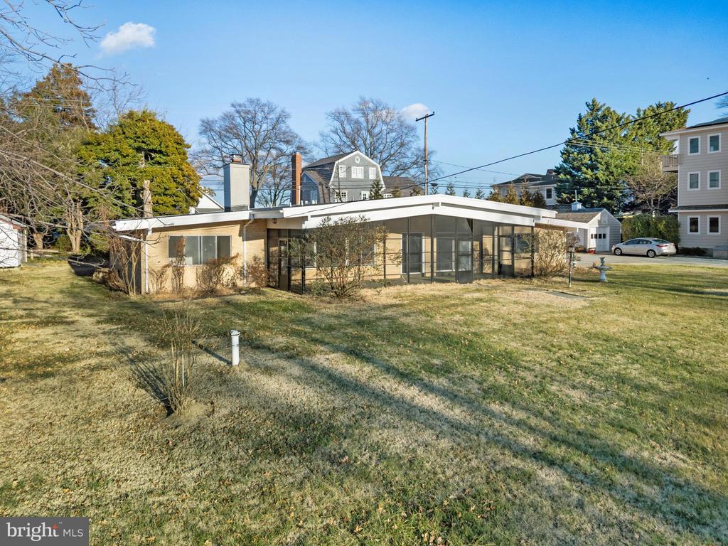 BAY RIDGE WATRFRON LOT + HOME | 45 E LAKE DRIVE