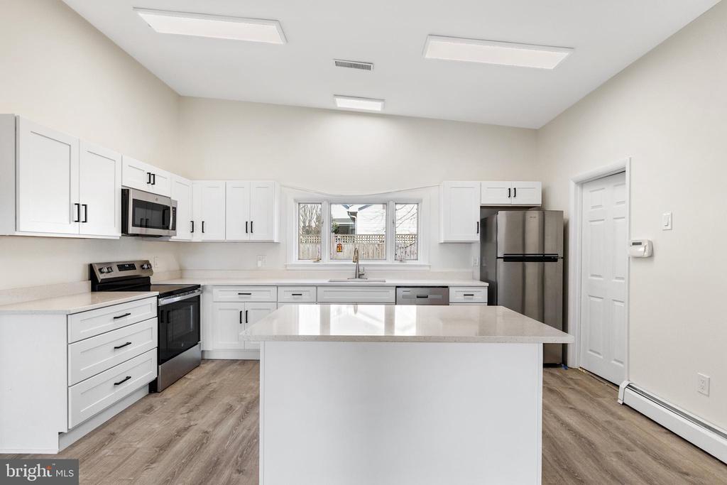 BAY RIDGE WATRFRON LOT + HOME | 45 E LAKE DRIVE
