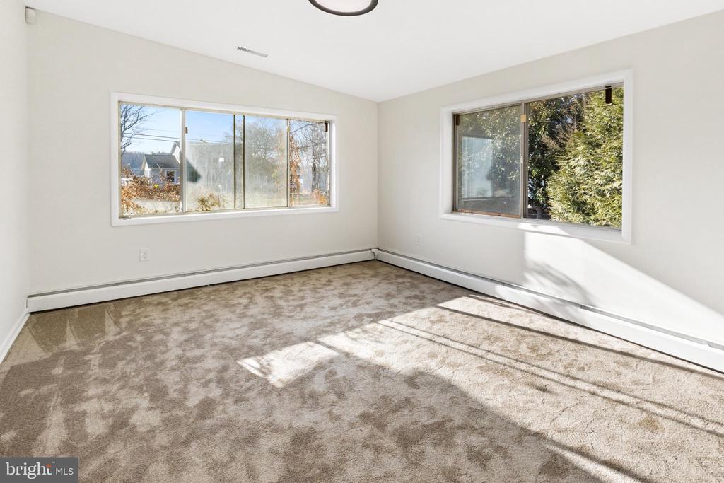 BAY RIDGE WATRFRON LOT + HOME | 45 E LAKE DRIVE