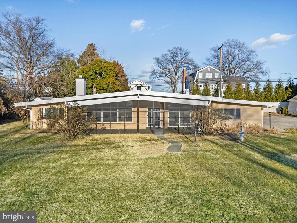 BAY RIDGE WATRFRON LOT + HOME | 45 E LAKE DRIVE
