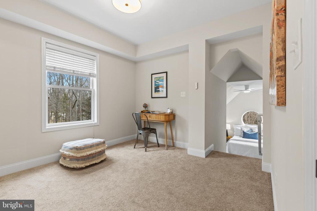 HILLSMERE SHORES WATER VIEW | 133 LAKE VIEW DRIVE