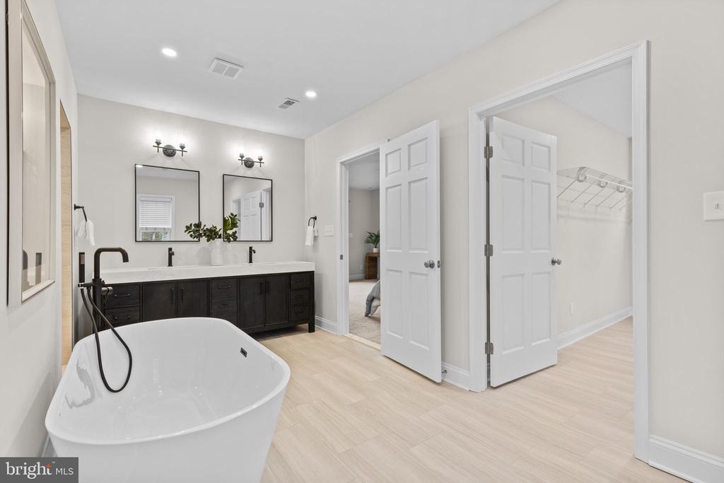 HILLSMERE SHORES WATER VIEW | 133 LAKE VIEW DRIVE
