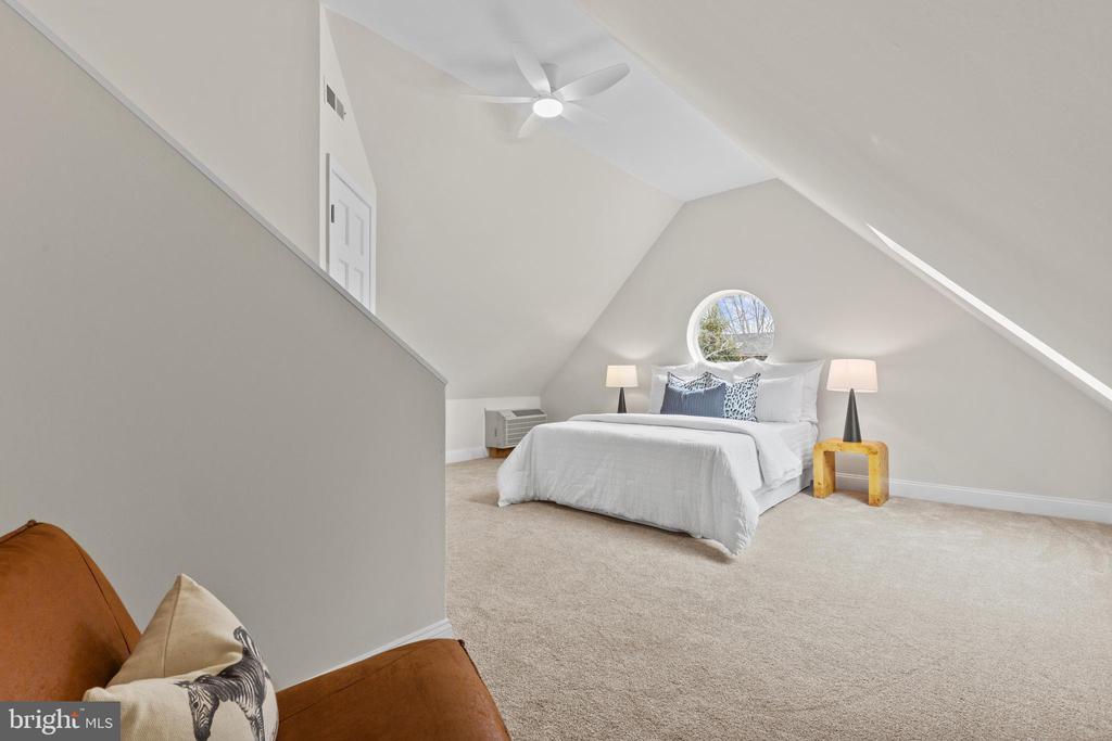HILLSMERE SHORES WATER VIEW | 133 LAKE VIEW DRIVE