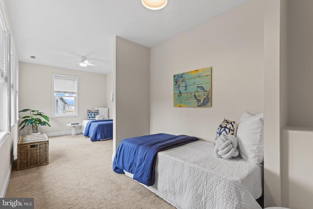 HILLSMERE SHORES WATER VIEW | 133 LAKE VIEW DRIVE