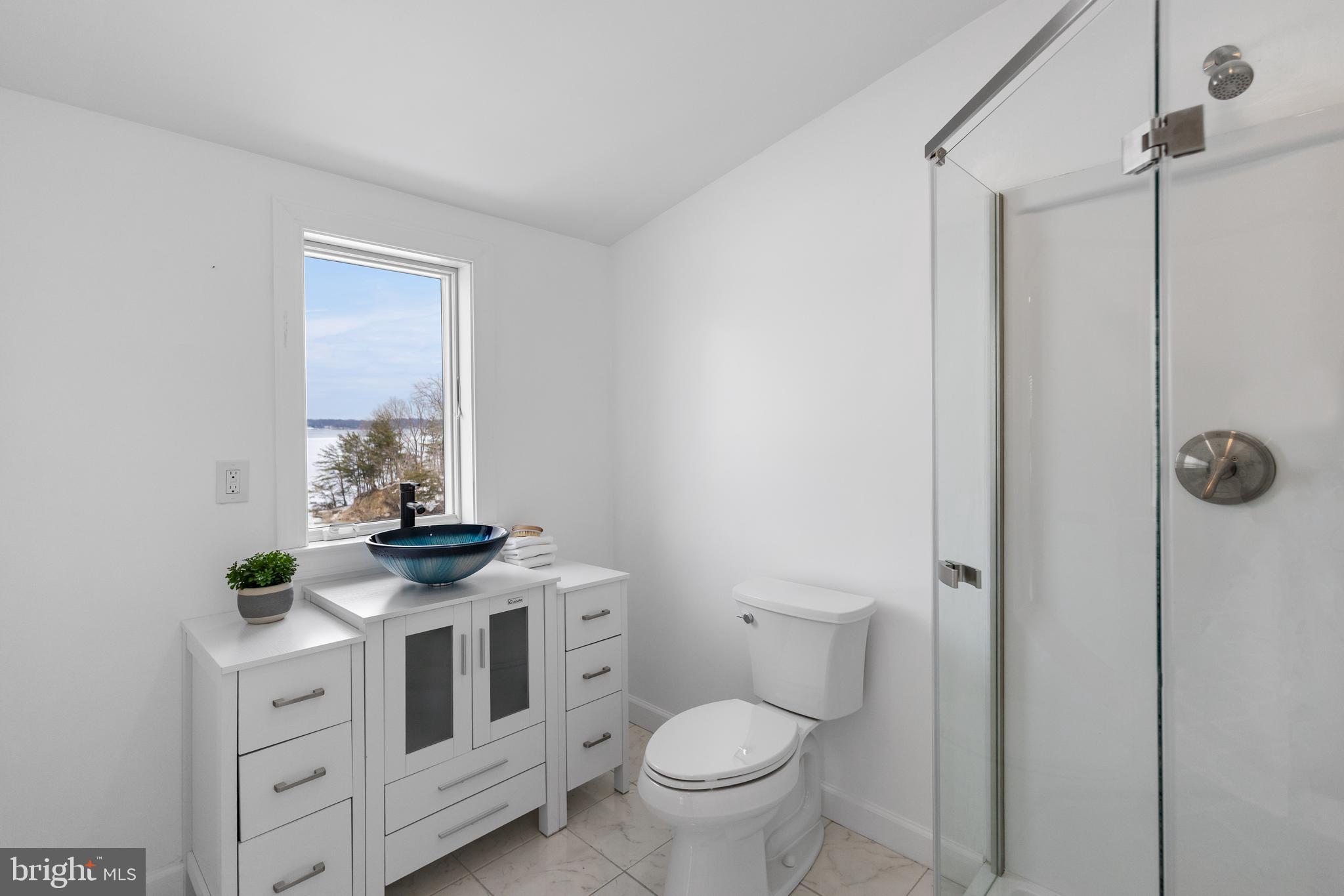 ARNOLD WATERFRONT | 404 ALAMEDA PARKWAY