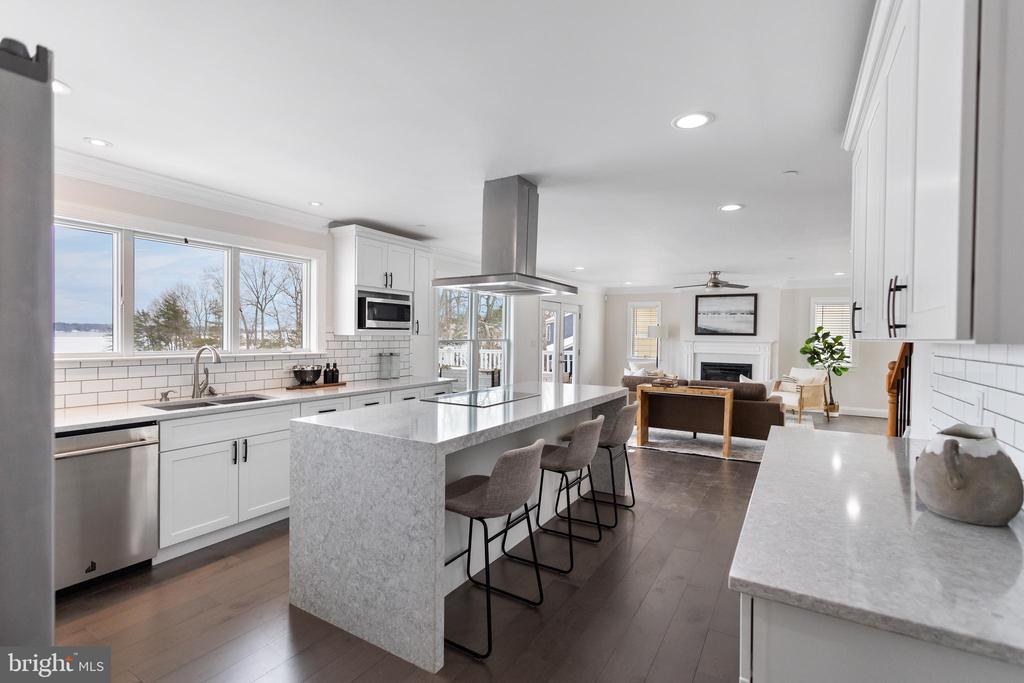 ARNOLD WATERFRONT | 404 ALAMEDA PARKWAY