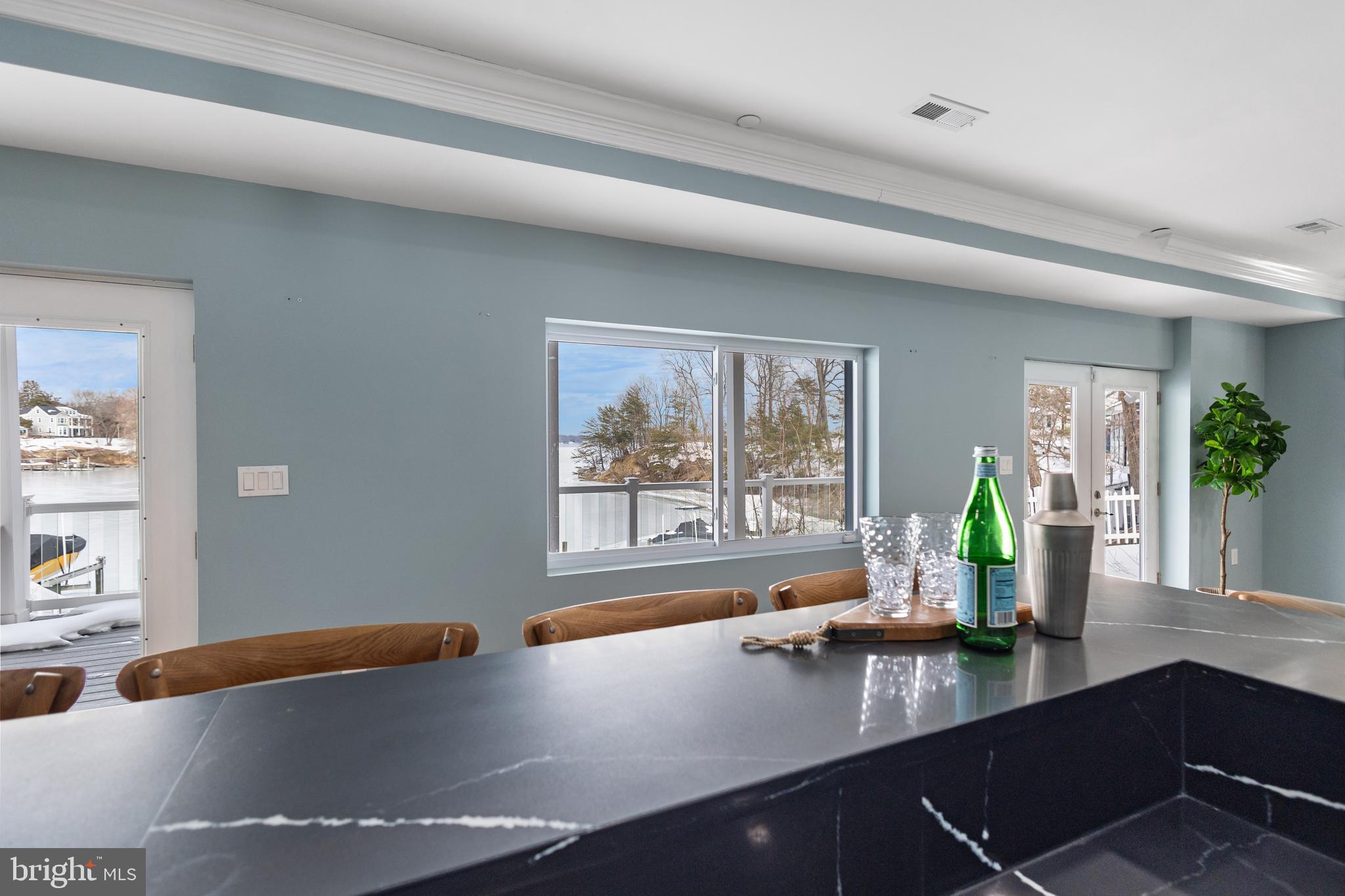 ARNOLD WATERFRONT | 404 ALAMEDA PARKWAY