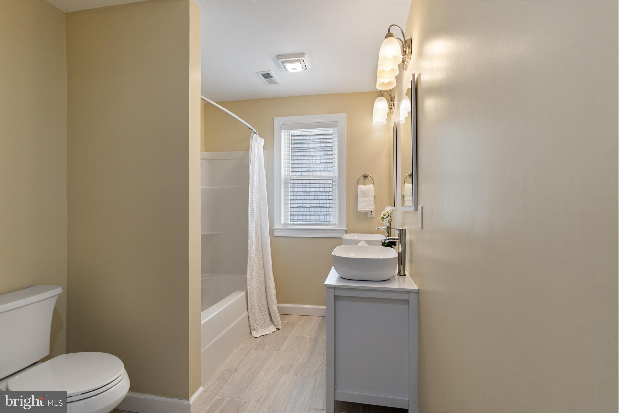 ARNOLD WATERFRONT | 404 ALAMEDA PARKWAY