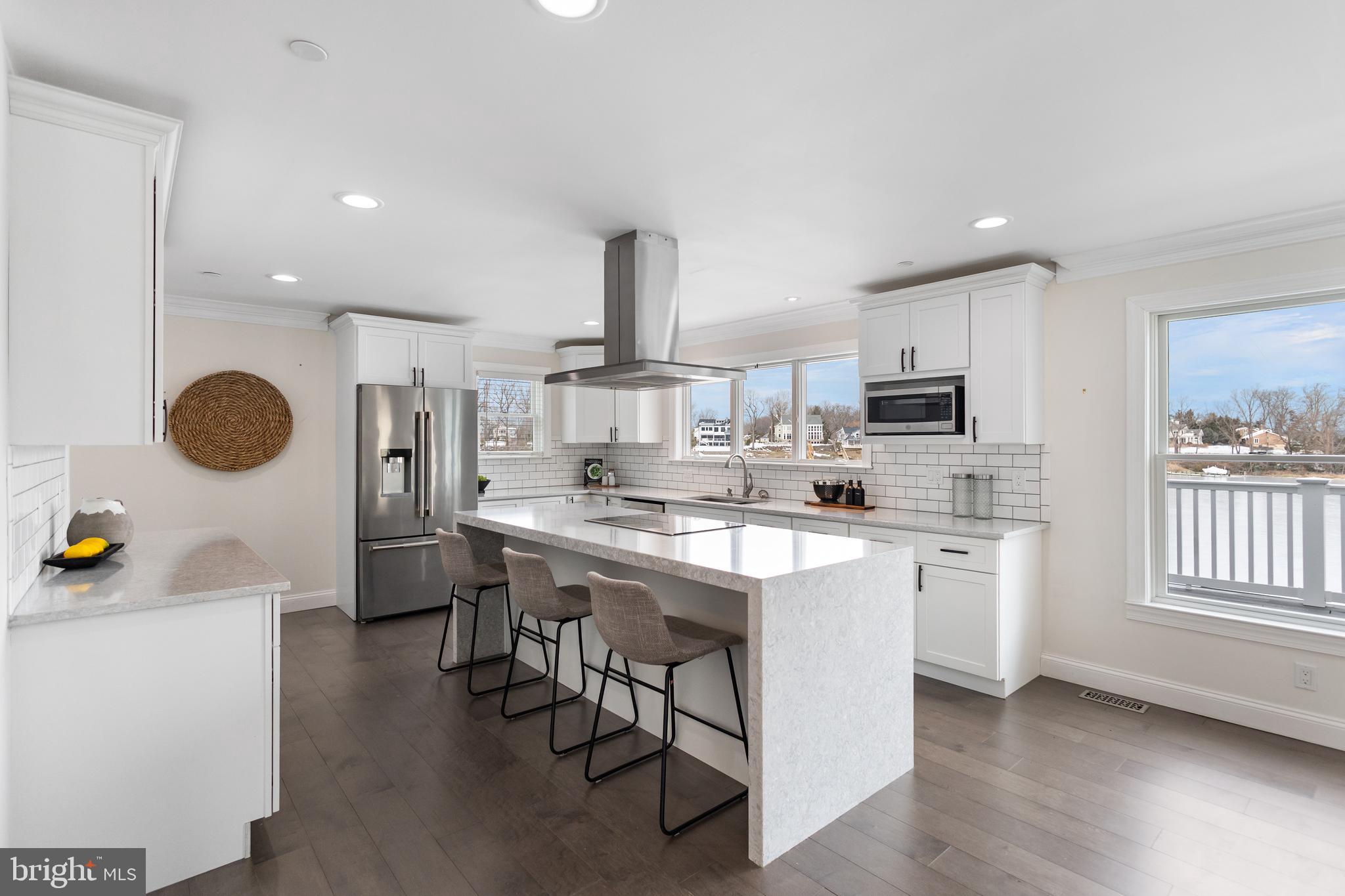 ARNOLD WATERFRONT | 404 ALAMEDA PARKWAY