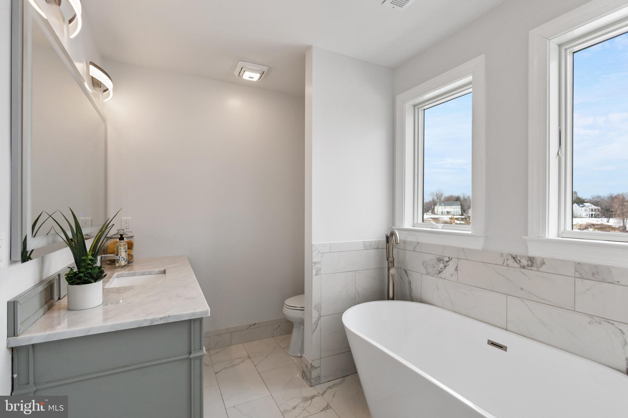 ARNOLD WATERFRONT | 404 ALAMEDA PARKWAY