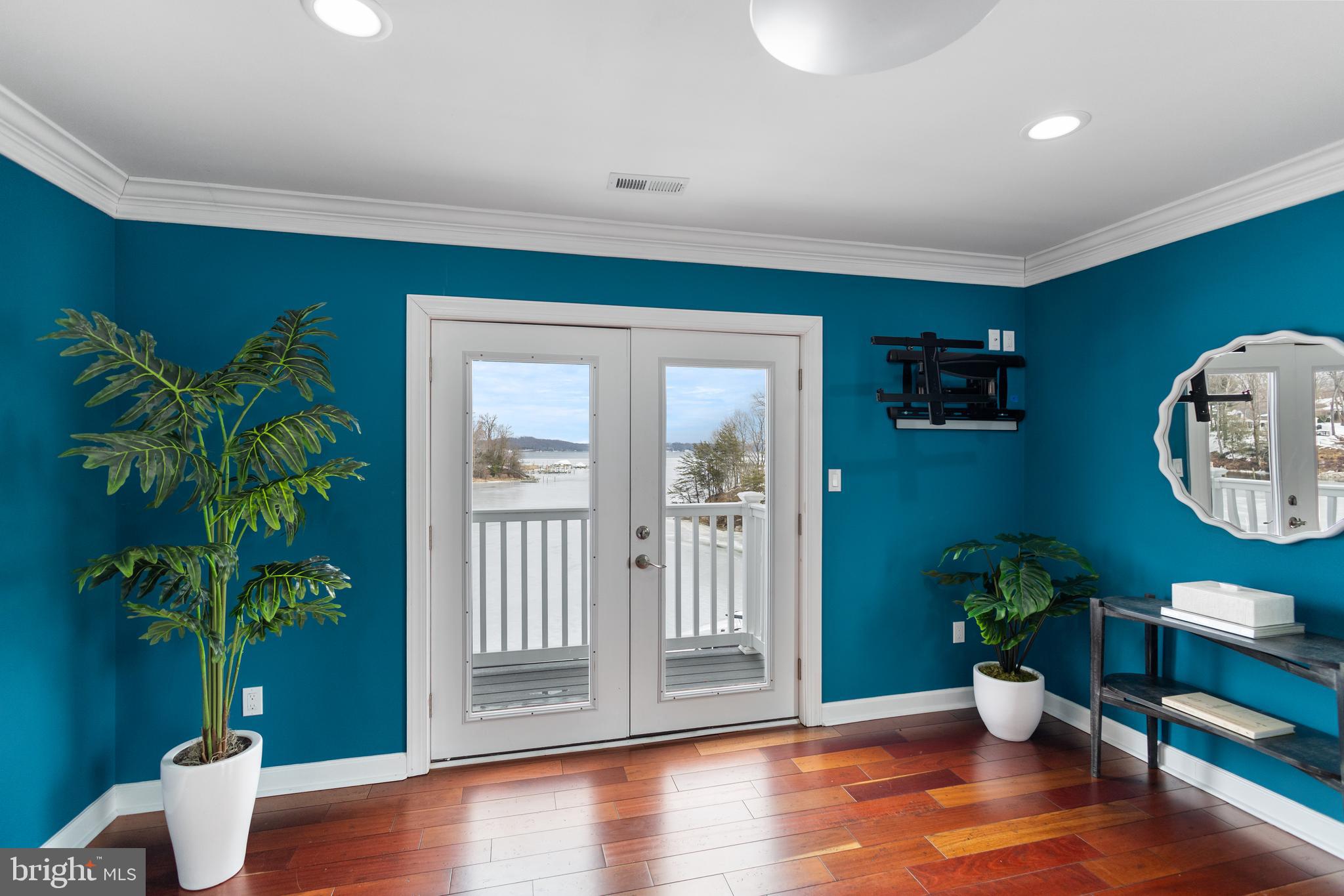 ARNOLD WATERFRONT | 404 ALAMEDA PARKWAY