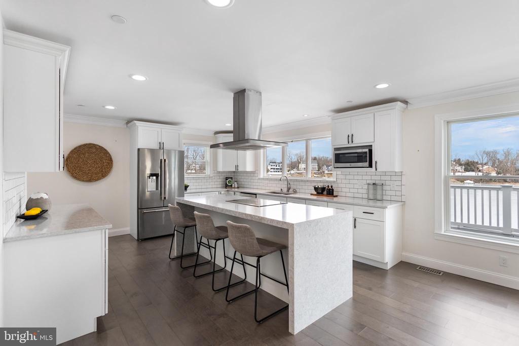 ARNOLD WATERFRONT | 404 ALAMEDA PARKWAY