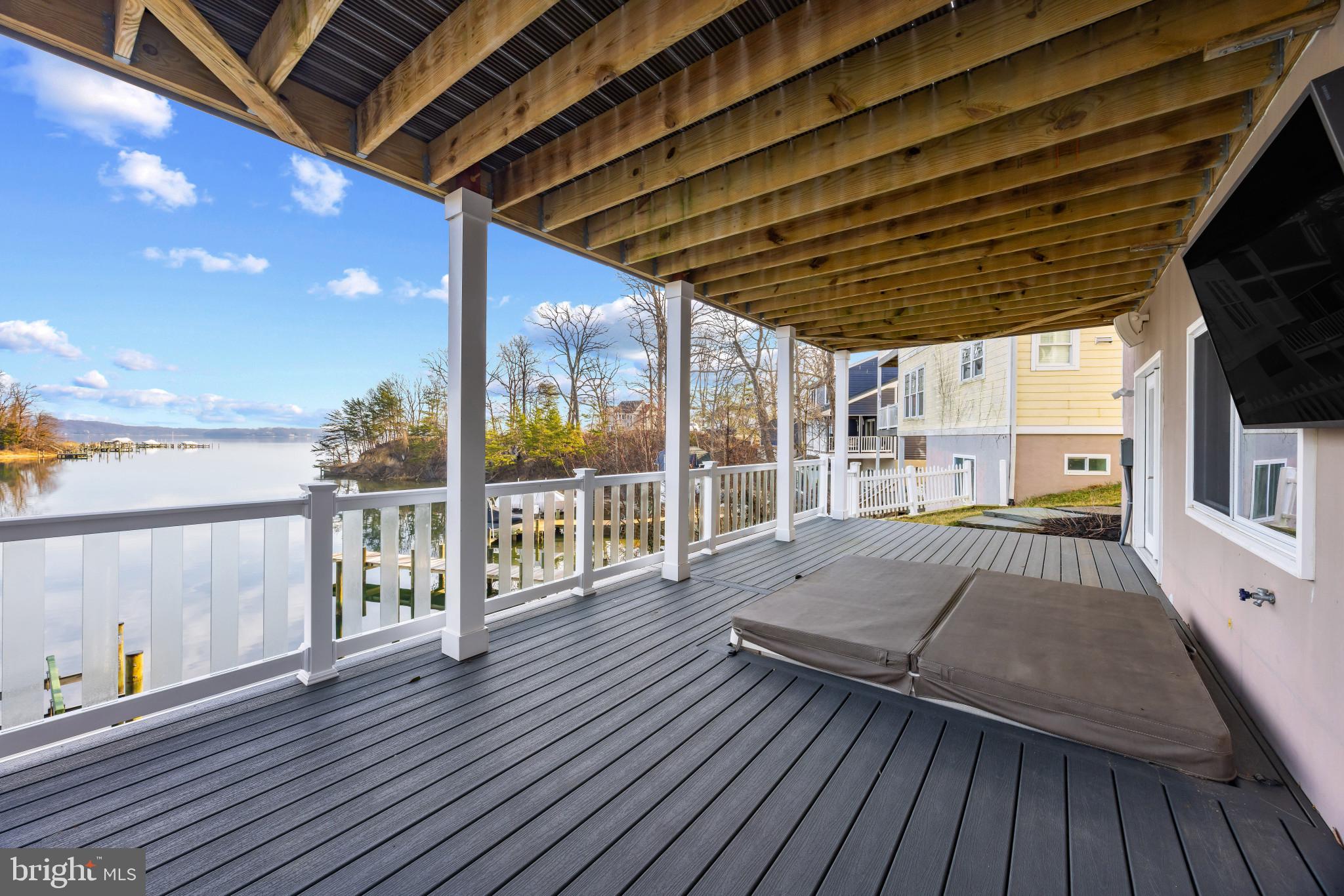 ARNOLD WATERFRONT | 404 ALAMEDA PARKWAY