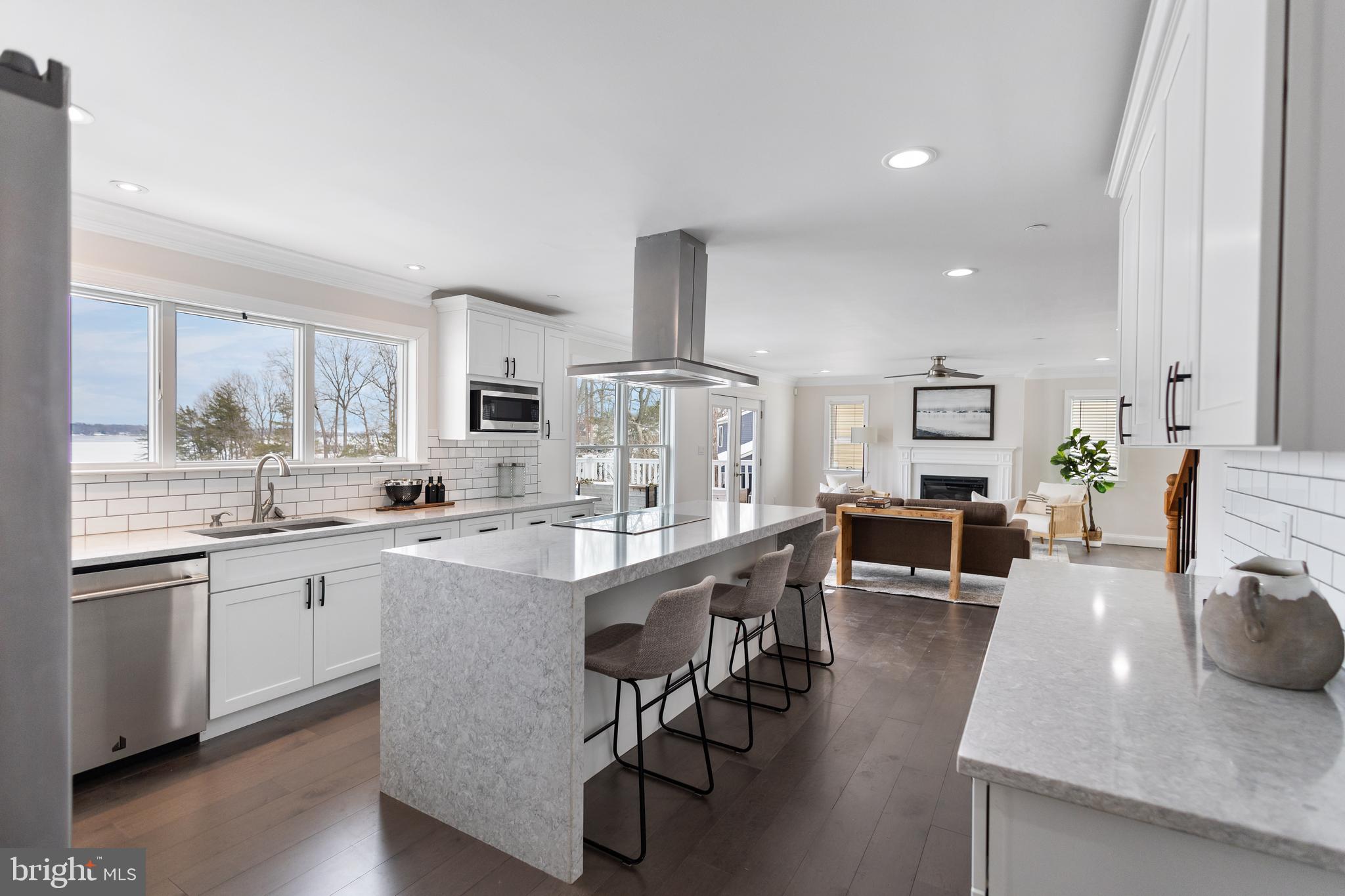 ARNOLD WATERFRONT | 404 ALAMEDA PARKWAY