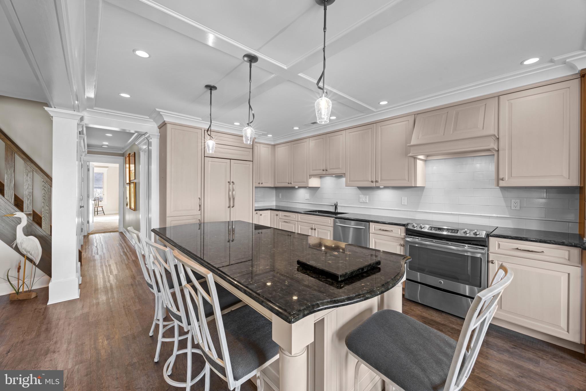 WATERFRONT SPA CREEK CONDO | 3 PRESIDENT POINT DRIVE B3